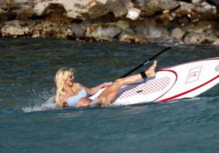 Victoria Silvstedt feet photo thumbnail