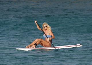 Victoria Silvstedt feet photo thumbnail