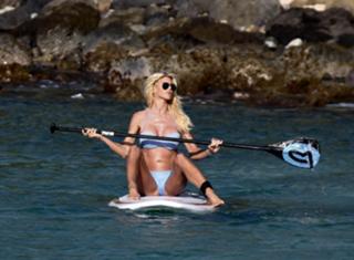 Victoria Silvstedt feet photo thumbnail
