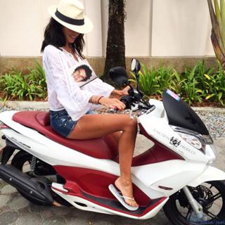 Caterina Balivo feet photo thumbnail