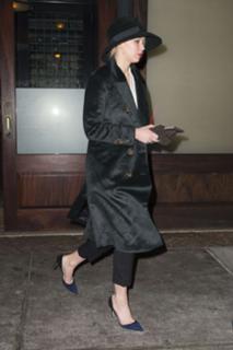Jennifer Lawrence feet photo thumbnail