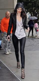 Kendall Jenner feet photo thumbnail