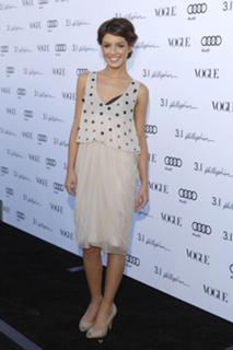 Shenae Grimes-Beech feet photo thumbnail