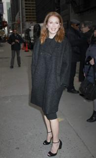 Julianne Moore feet photo thumbnail
