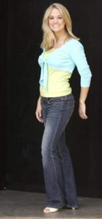 Carrie Underwood feet photo thumbnail
