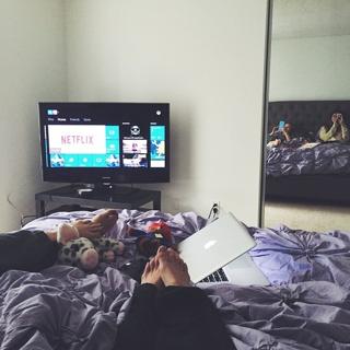 Jenna Ezarik feet photo thumbnail