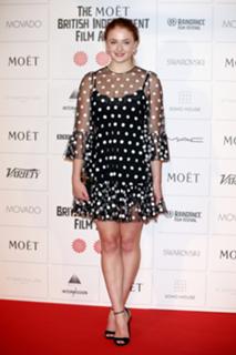Sophie Turner feet photo thumbnail