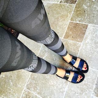 Tia Mowry feet photo thumbnail
