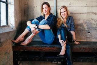 Katie Cassidy feet photo thumbnail
