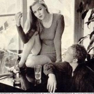 Jennie Garth feet photo thumbnail