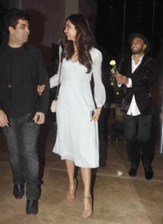 Deepika Padukone feet photo thumbnail
