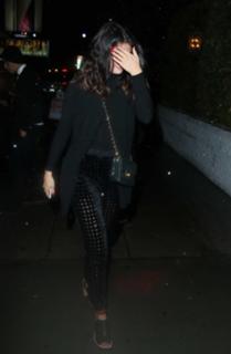 Selena Gomez feet photo thumbnail