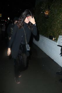 Selena Gomez feet photo thumbnail