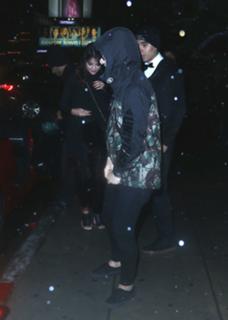 Selena Gomez feet photo thumbnail