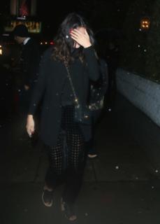 Selena Gomez feet photo thumbnail
