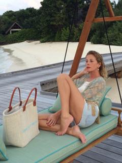 Alessia Marcuzzi feet photo thumbnail