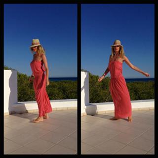 Alessia Marcuzzi feet photo thumbnail
