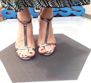 Michelle Monaghan feet photo thumbnail