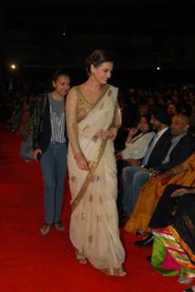 Dia Mirza feet photo thumbnail