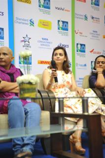 Dia Mirza feet photo thumbnail