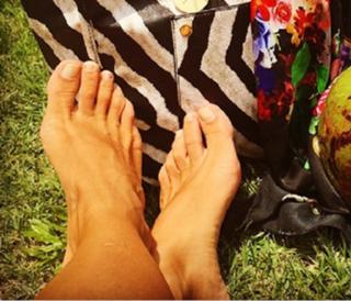 Adriane Galisteu feet photo thumbnail