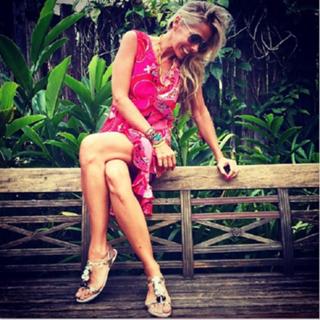 Adriane Galisteu feet photo thumbnail