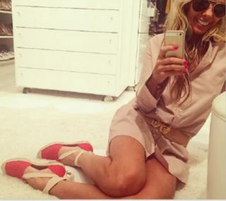 Adriane Galisteu feet photo thumbnail