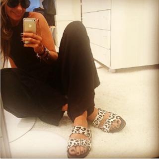 Adriane Galisteu feet photo thumbnail