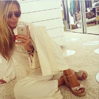 Adriane Galisteu feet photo thumbnail