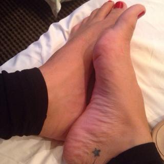 Franciely Freduzeski feet photo thumbnail