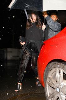 Selena Gomez feet photo thumbnail