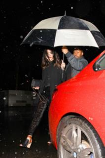 Selena Gomez feet photo thumbnail