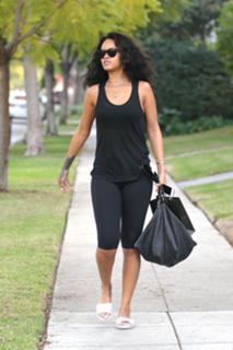 Rihanna feet photo thumbnail