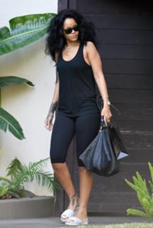 Rihanna feet photo thumbnail