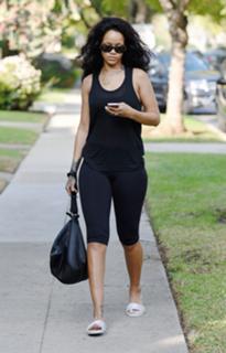 Rihanna feet photo thumbnail