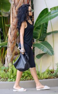 Rihanna feet photo thumbnail