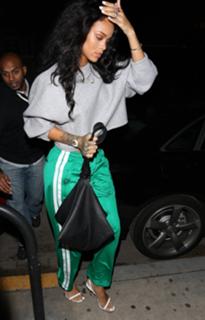 Rihanna feet photo thumbnail
