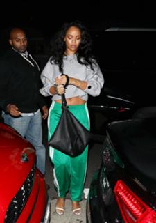 Rihanna feet photo thumbnail