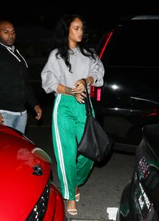 Rihanna feet photo thumbnail