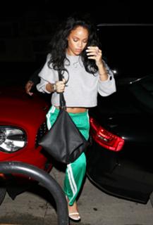Rihanna feet photo thumbnail