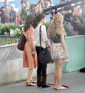 Katie Cassidy feet photo thumbnail