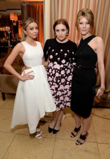 Sarah Hyland feet photo thumbnail