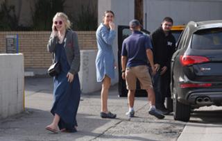 Dakota Fanning feet photo thumbnail
