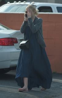 Dakota Fanning feet photo thumbnail