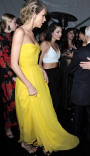 Taylor Swift feet photo thumbnail