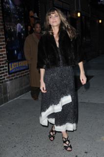 Amanda Peet feet photo thumbnail