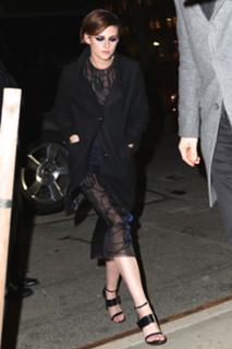 Kristen Stewart feet photo thumbnail