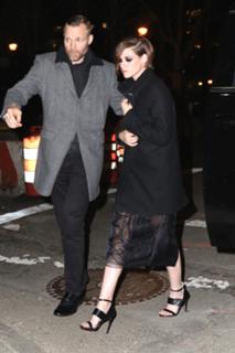 Kristen Stewart feet photo thumbnail