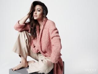 Shay Mitchell feet photo thumbnail