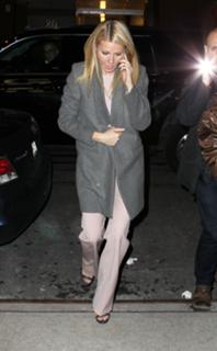 Gwyneth Paltrow feet photo thumbnail